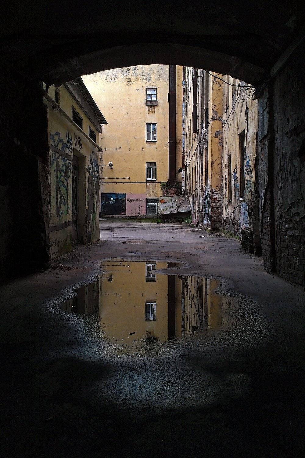 #deep.spb, #deepspb, #санктпетербург, #петербург, #спб, #питер, #saintpetersburg, #petersburg, #spb, #piter, #город, #city, #street, #streetphoto, #streetphotography, #cityscape, #urbex, #urbexphoto, #urbanexploration, #abandoned, #decay, #light, #shadows, deep.spb