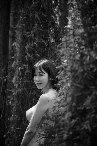 nude