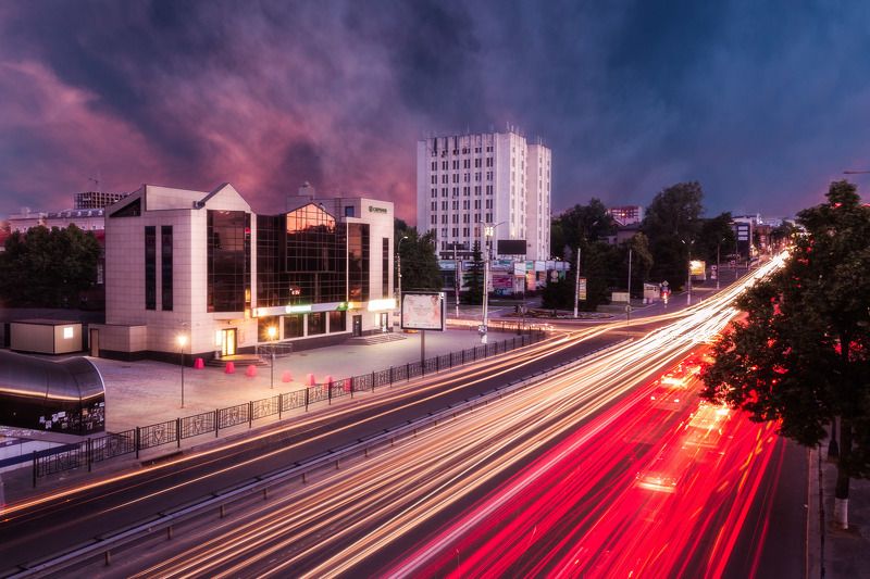 город, дорога, машины, длинная выдержка, асфальт, закат, городской пейзаж, путешествие, места, city, cityscape, evening, sunset, stream, long exposure, travel Река света и металла фото превью