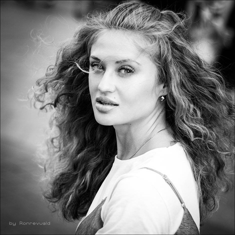 girl,portrait,light,beauty,fashion,eyes,moscow,свет,портрет,девушка,москва,curly,кудри, Ronrevuald