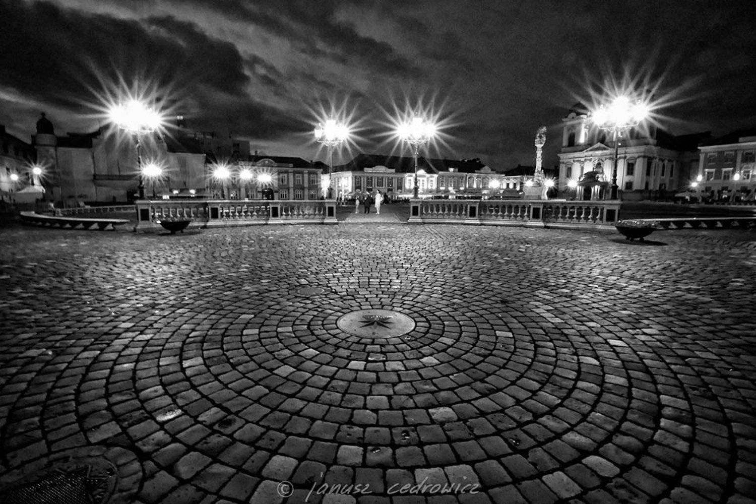romania,timisoara,photo,lights,dark,tourism,attraction,square,mainsquare,city,citycenter,blackandwhite,, Janusz Cedrowicz