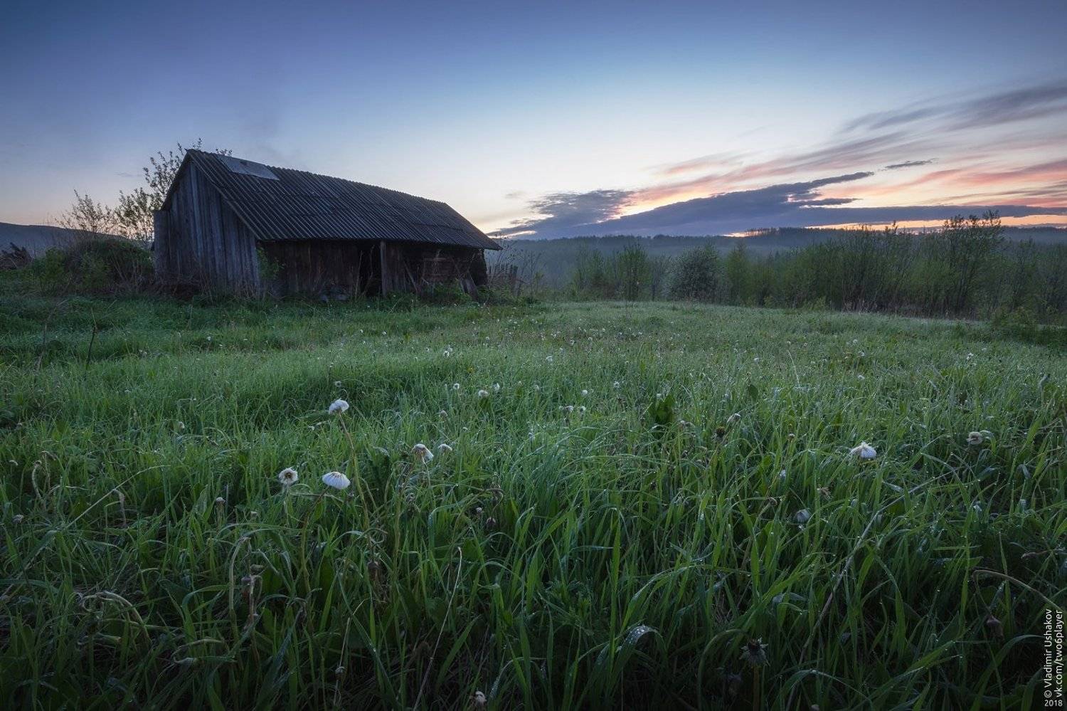 утро, рассвет, строение, поле, облака, деревня, Сибирь, Пермский край, Владимир Ушаков