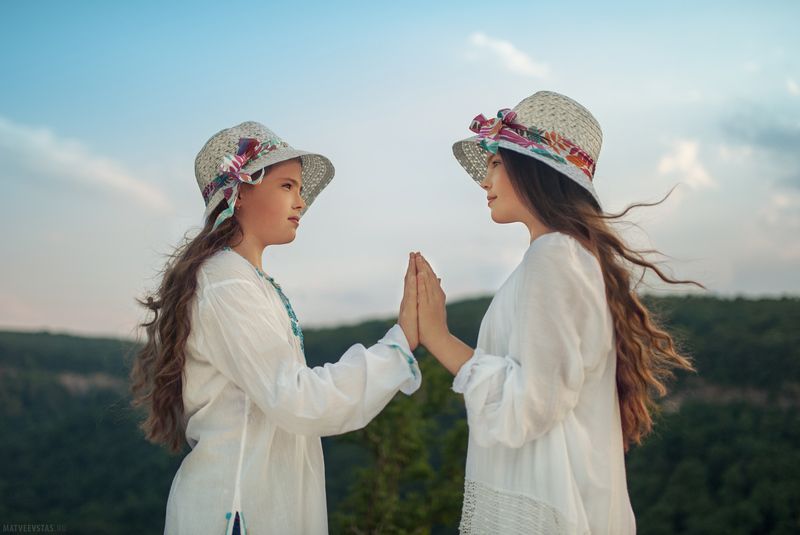 Сестры фото превью