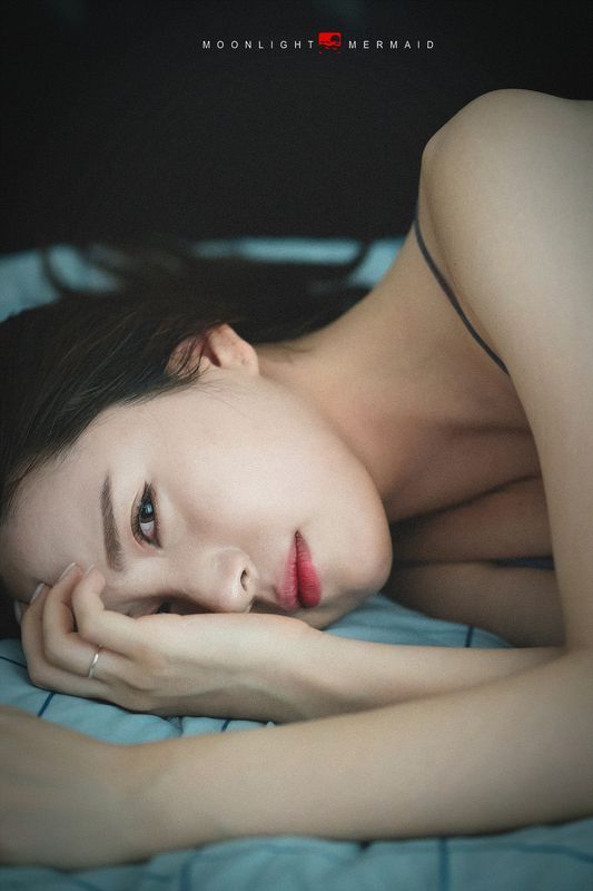 #sexy #girl #woman #beauty #cute #light #night #red #seminude #potrait #underwear #female #vivid #a9 #sony  sad фото превью