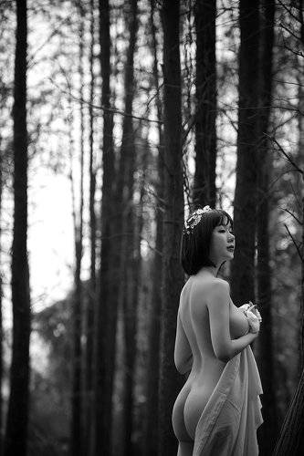 nude