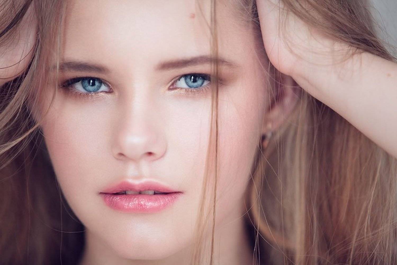 девушка, портрет, голубой, глаза, губы, волосы, улыбка, Сотников Иван