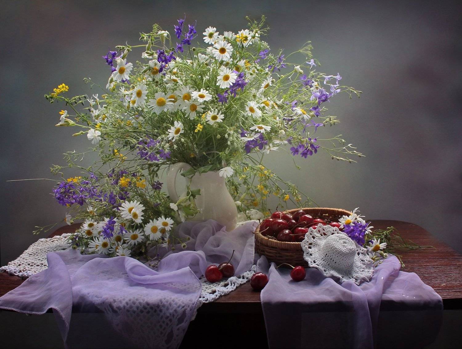 натюрморт, лето, полевые цветы, ромашки, черешня, шляпка, Ковалева Светлана