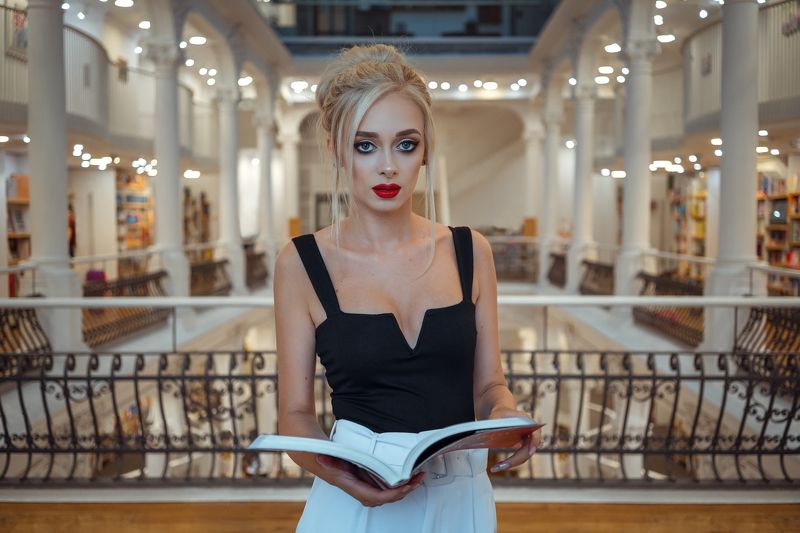 girl, blonde, model, blue eyes, 35mm, composition, bokeh, availabile light, natural, retouch, color, sony, urban, portrait, photography Ioana Diana Library фото превью