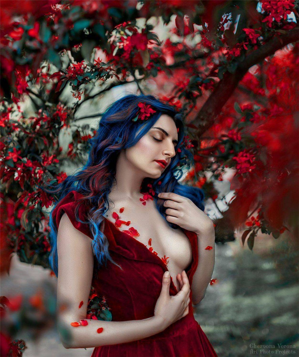 blum, sensual, девушка в красном, цветы, весна,, Дарья Яковенко