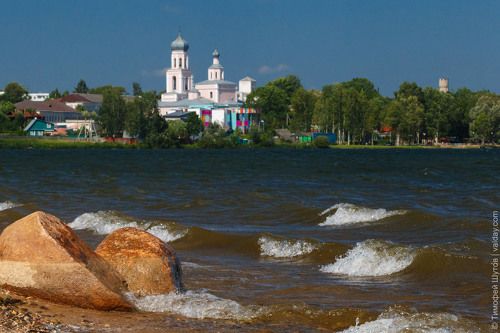 «Морская». Сильный ветер и волны на Валдайском озере