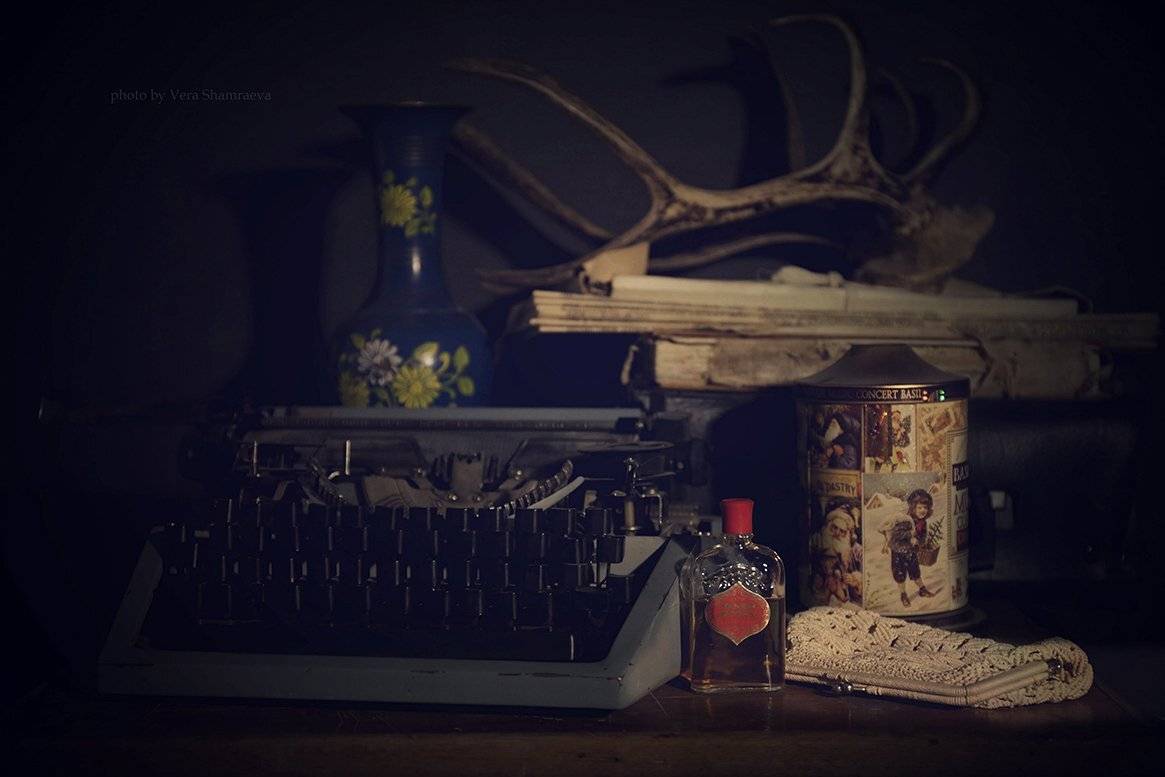 печатная машинка ретро, духи Красная Москва, Вера Шамраева