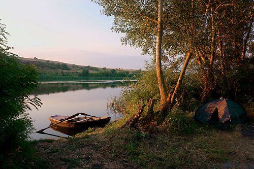 Рассвет у реки.