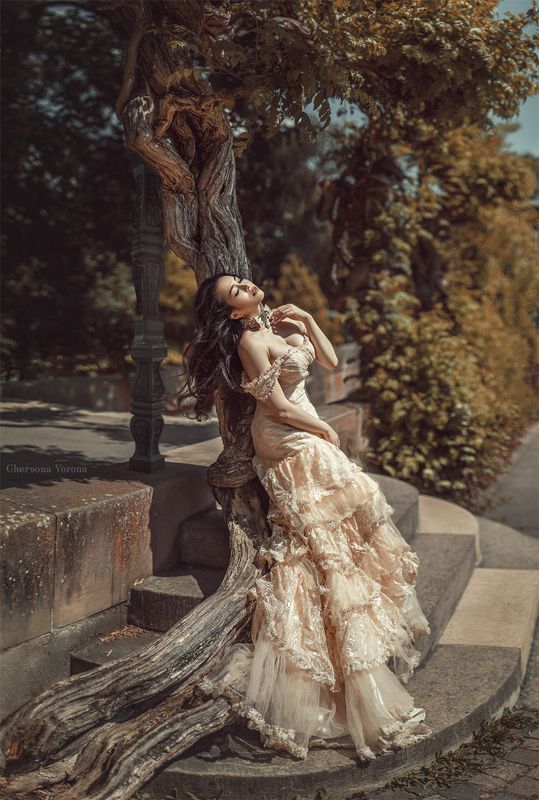 девушка, платье, солнце, парк, жара, кружева, брюнетка,  Жара фото превью