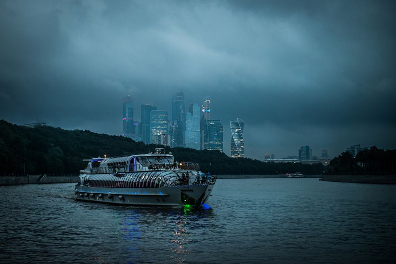 Сумерки на реке фото превью