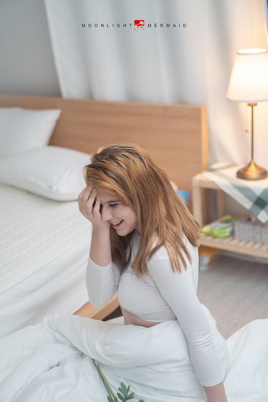 #sexy #girl #woman #beauty #cute #light #night #red #seminude #potrait #underwear #female #vivid #a9 #sony #white #indoor smile фото превью