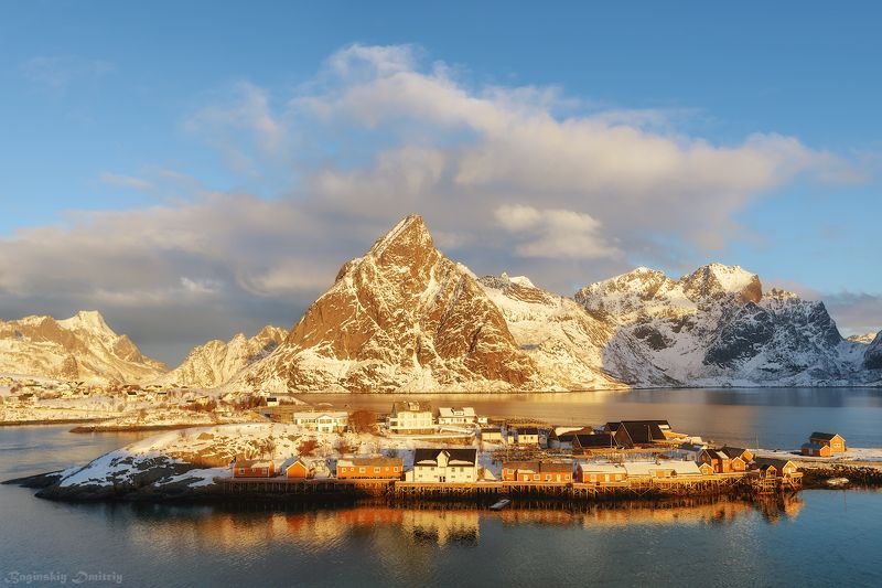 Рыбацкая деревушка Sakrisøy фото превью
