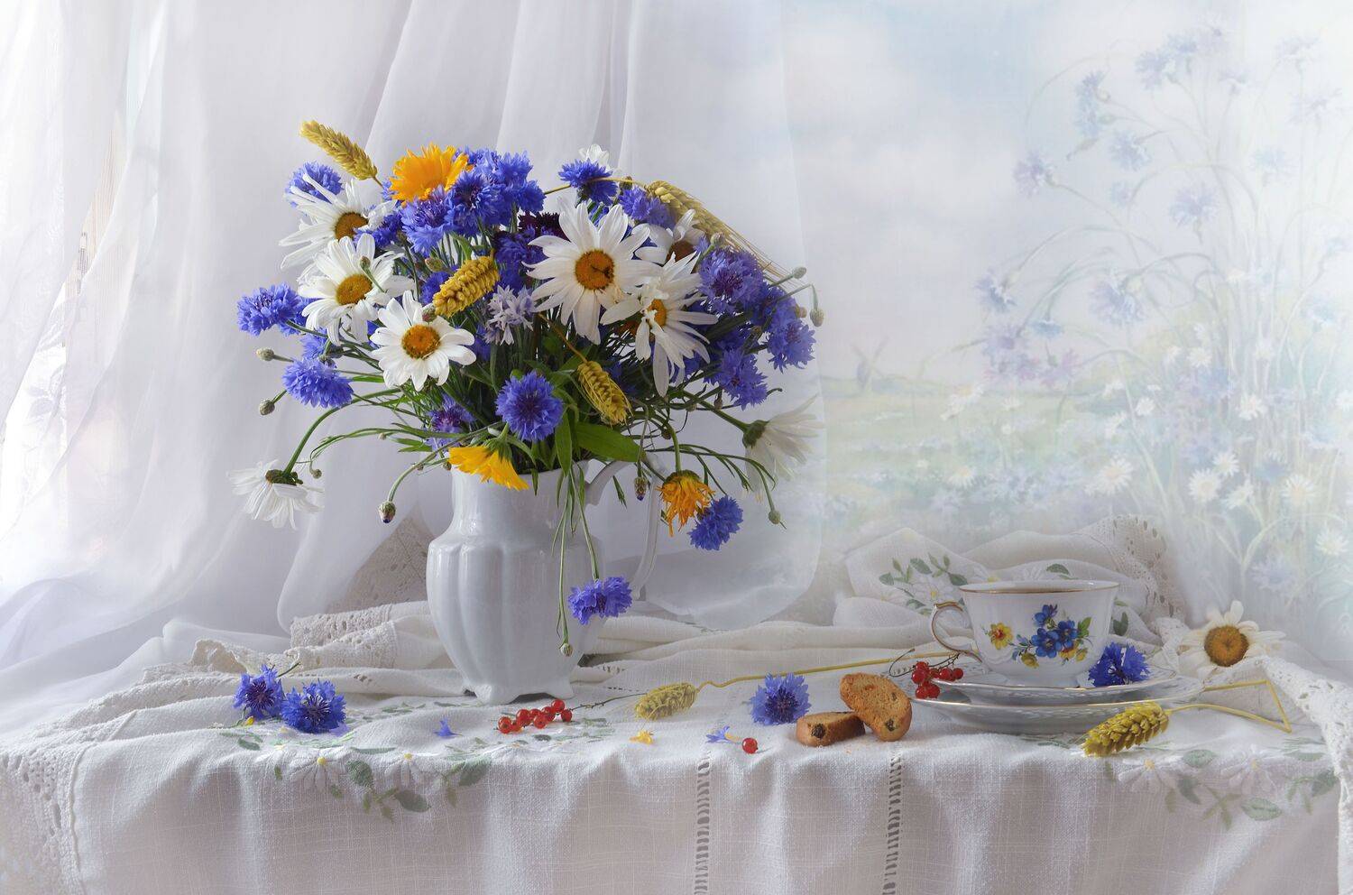 still life,натюрморт, лето, июль, цветы, фото натюрморт, фарфор, ромашки, колоски, васильки, Колова Валентина