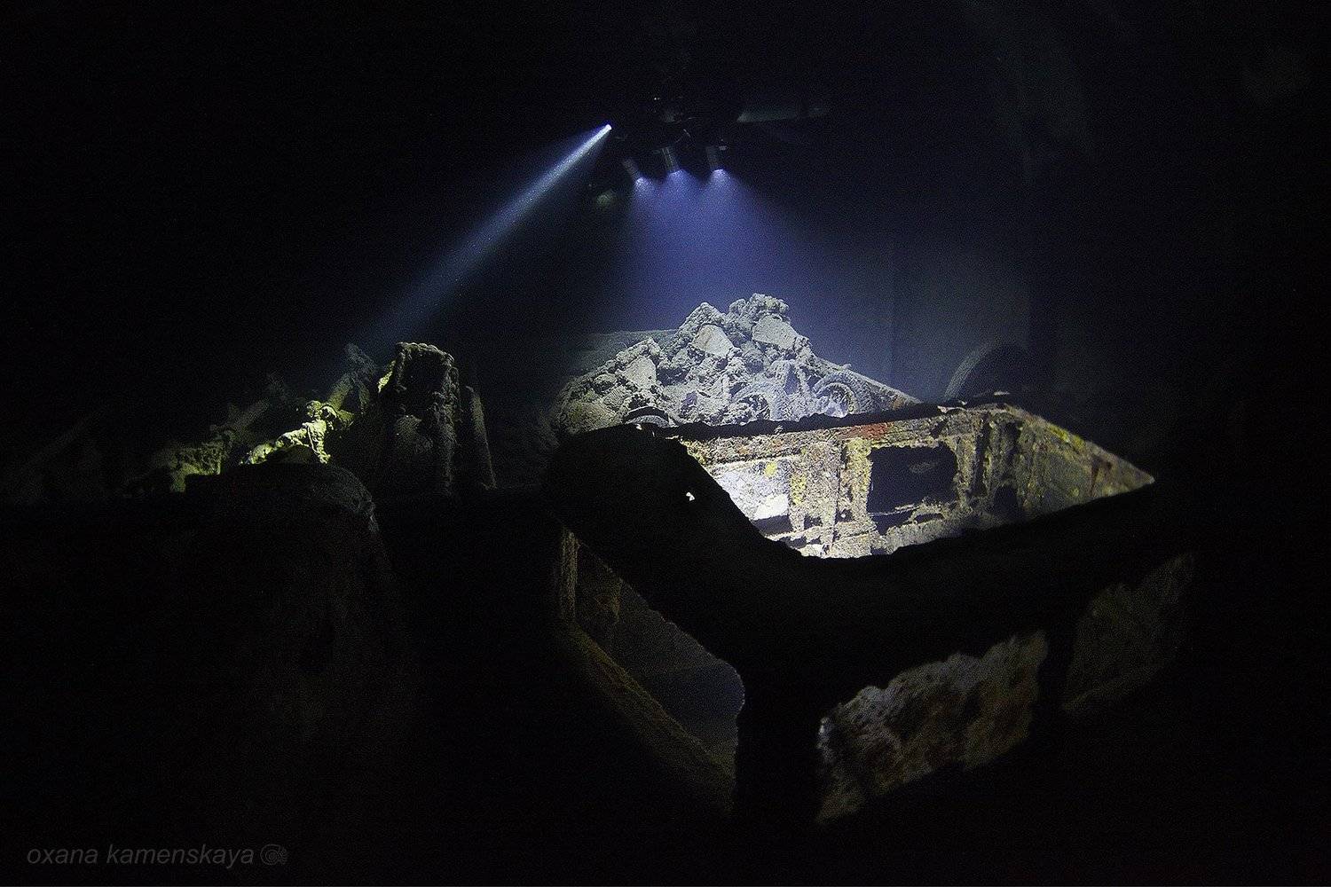 wreck thistlegorm underwater ship inside light flash, Оксана Каменская