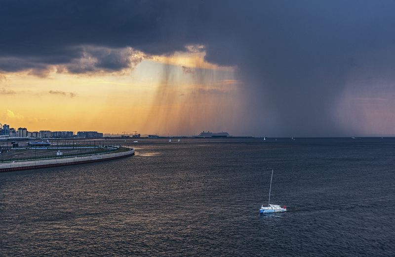 вода залив гроза дождь яхта корабли небо тучи Гроза над заливом. Домой. фото превью