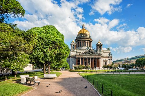 Исаакиевский собор и голуби