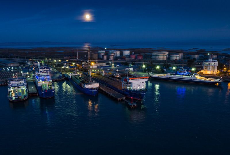 aerial Порт под луной фото превью