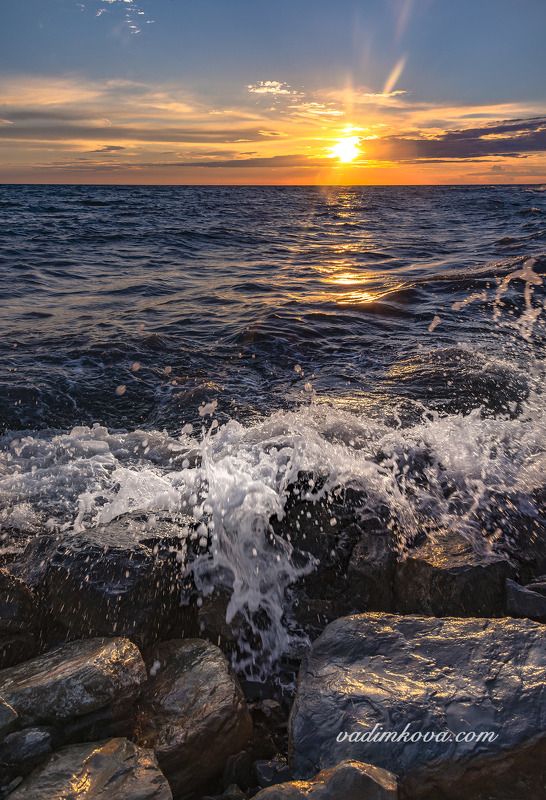 волна и солнце фото превью