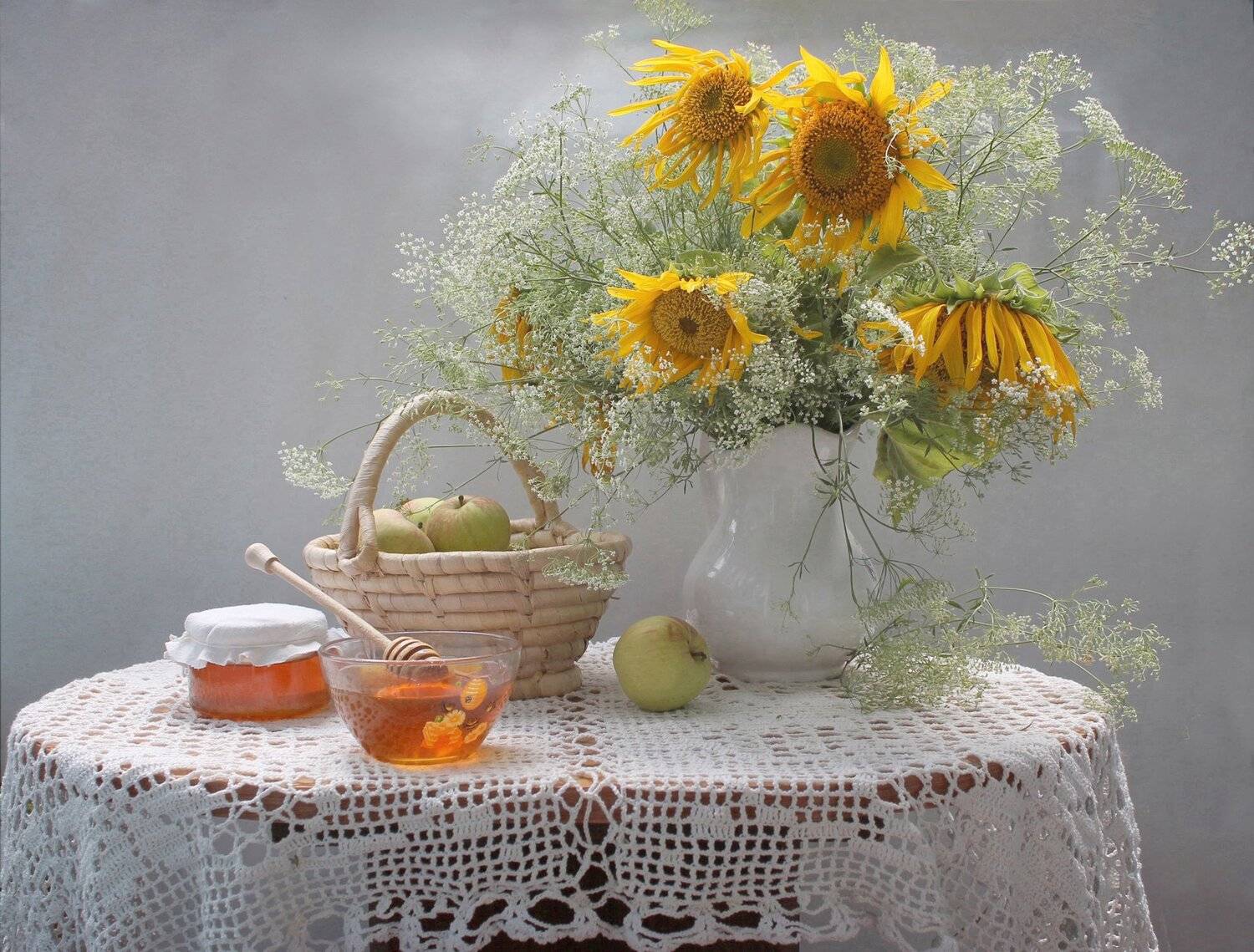 натюрморт, лето, цветы, подсолнухи, мед, яблоки, натюрморт, Ковалева Светлана
