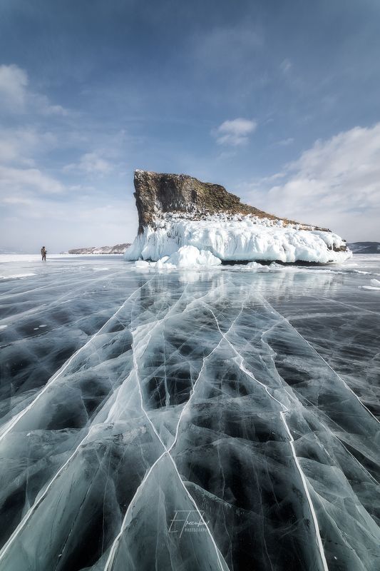 байкал, зима, лед, снег, облака, остров, день, ольхон, мыс Прогулка у мыса Кобылья Голова фото превью