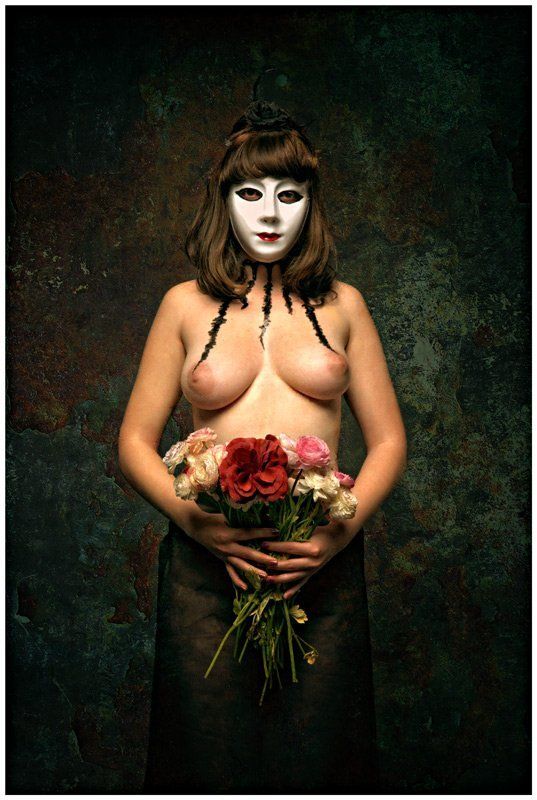 portrait, of, a, mask, with, flowers  фото превью