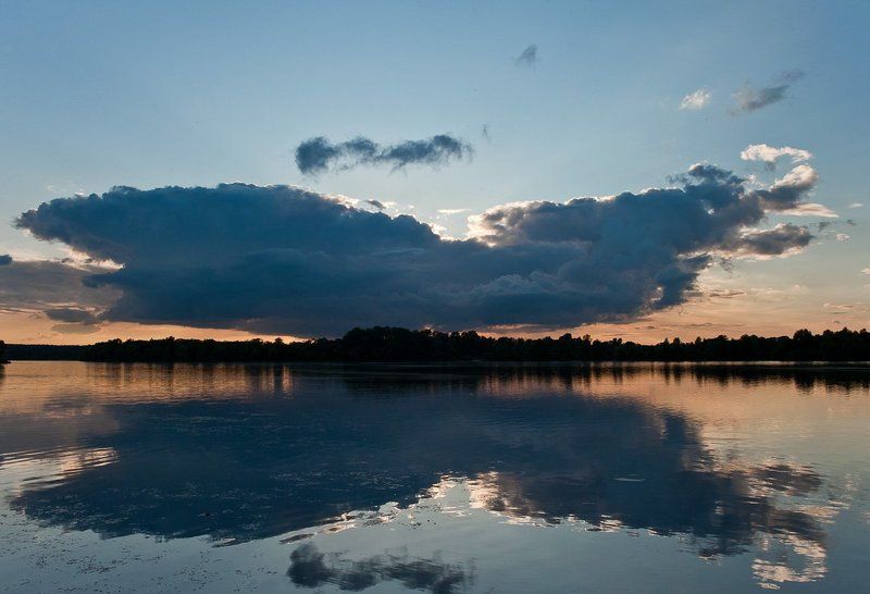 киев, озеро луковое, оболонь, облака, отражения,   фото превью