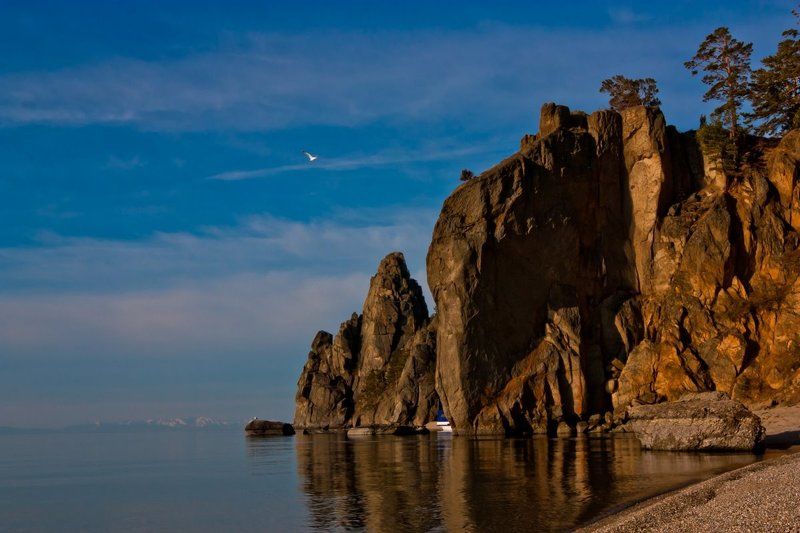 байкал, бухта песчаная, за уходящим льдом байкала  фото превью