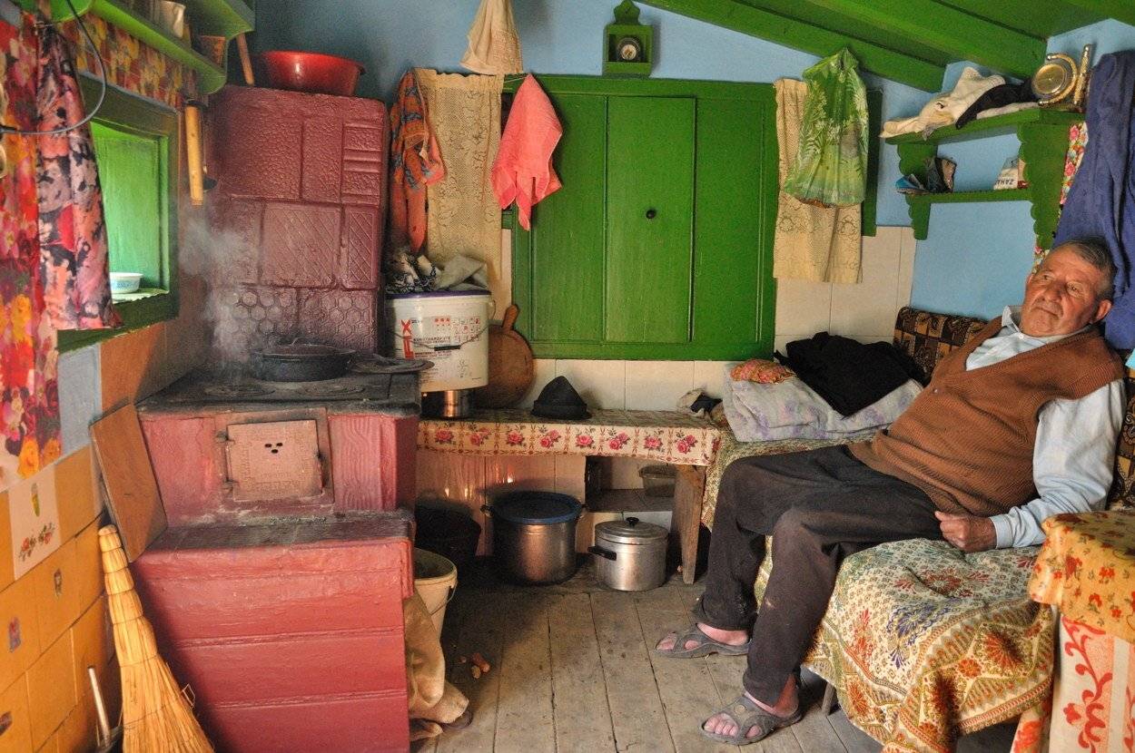 old man, galley, house, old, inside, Caras Ionut