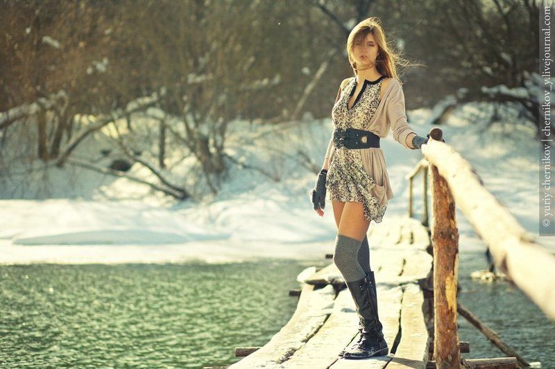 девушка, зима, река, мост  фото превью