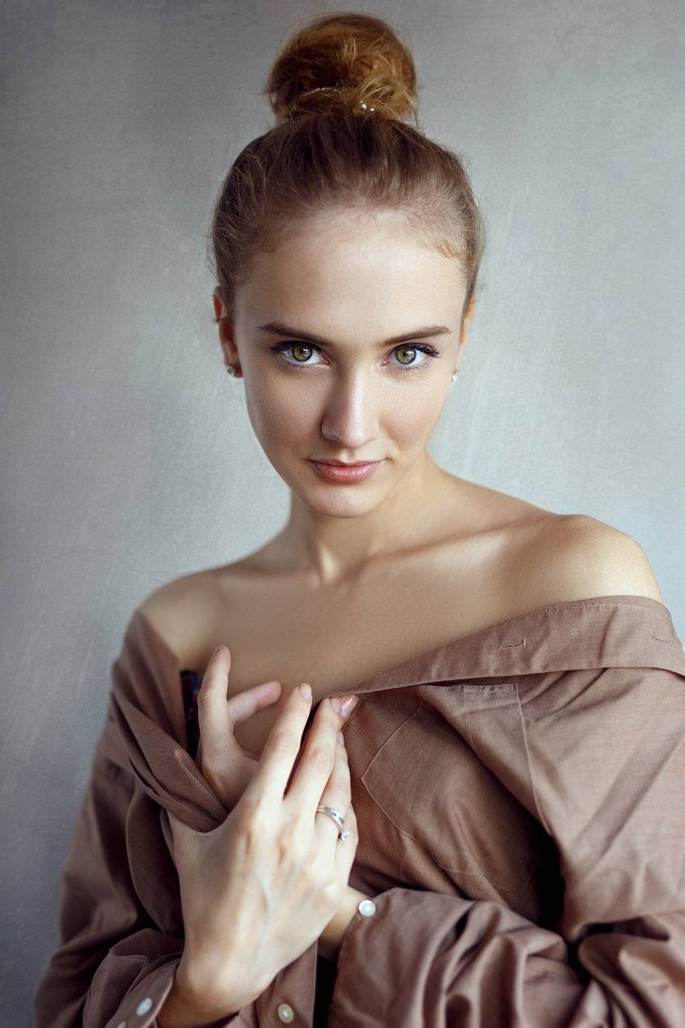 portrait, girl, people, color, eyes, light, девушка, studio, студия, портрет, head, свет, человек, эмоции, цвет, фотосессия,модель,красивая,молодая,прекрасная,взгляд,лицо, Иван Лосев