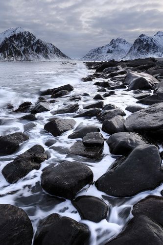 Каменистый берег