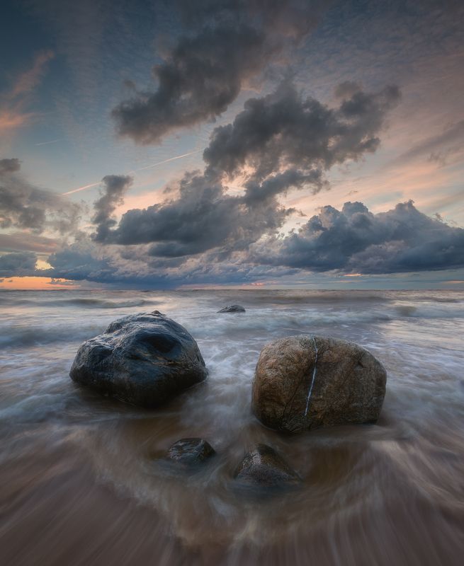 пейзаж, море, латвия, камни, шторм Пластика воды фото превью