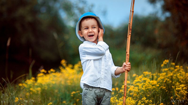 детское, малыш, ребенок, рыбак, цветы, поле, на природе, улыбка Леша фото превью