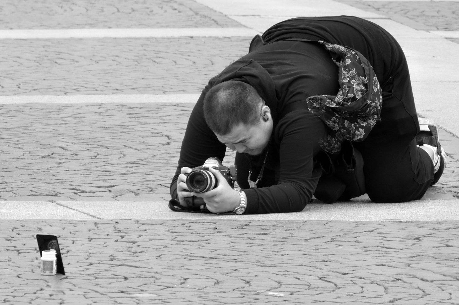 street, photographer, photography, reportage, japan, confrontation, contrast, comparative, sizes, Endegor