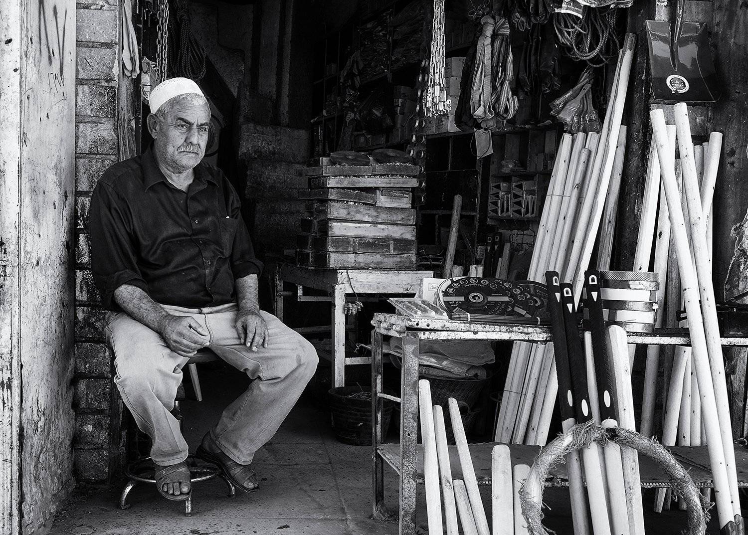 b&w salesman, mohamad jalili