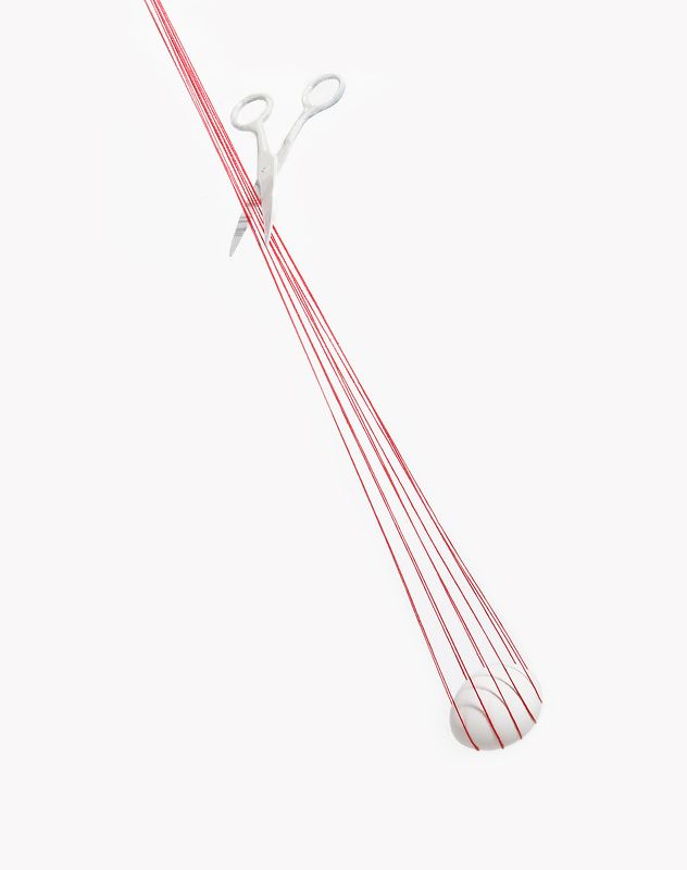 яйцо, нити, ножницы, креатив cut off фото превью