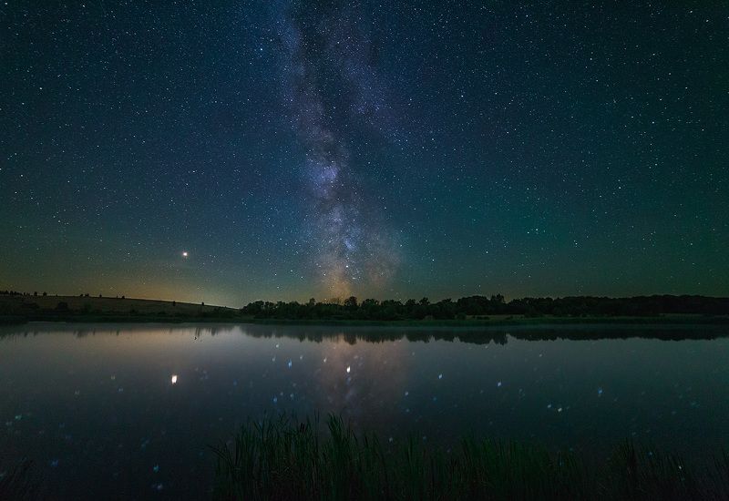 ночь, пейзаж, samyang, млечный путь Водная гладь у старого урочища фото превью