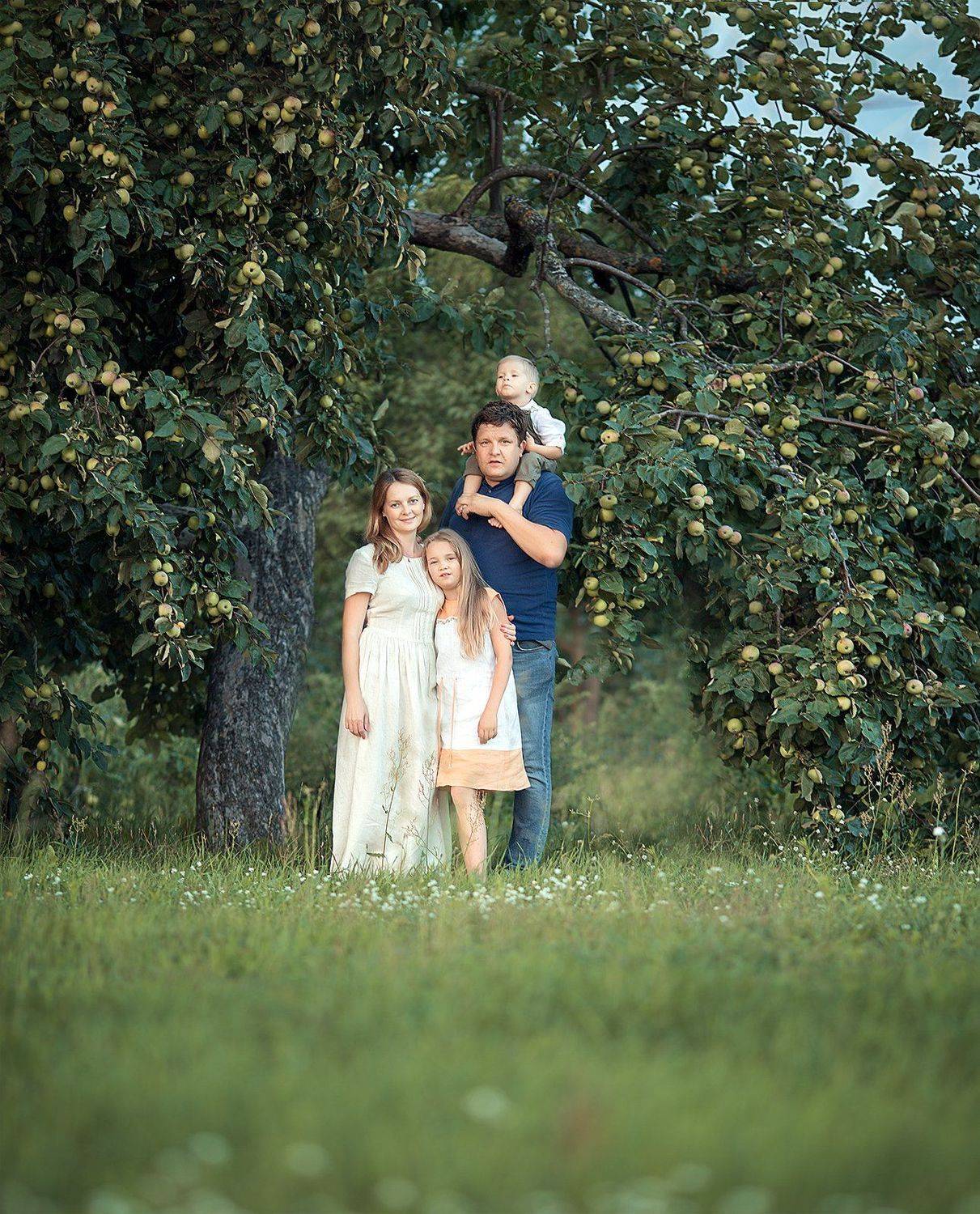 семейная фотография, Людмила Бобровская