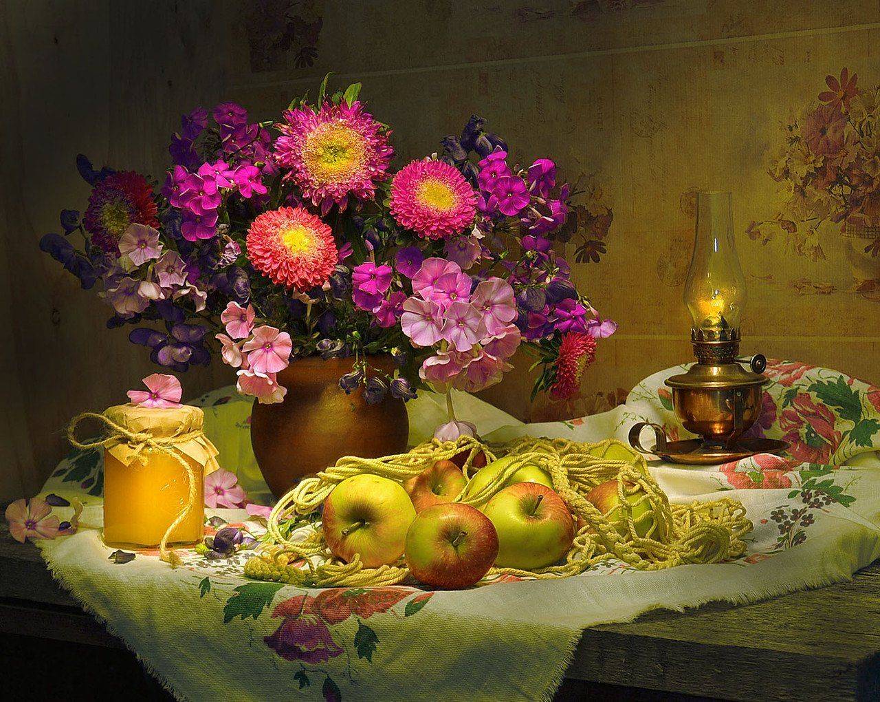 still life, натюрморт,фото натюрморт, медовый спас,цветы, астры, флоксы, мёд, яблоки, керосиновая лампа, Колова Валентина