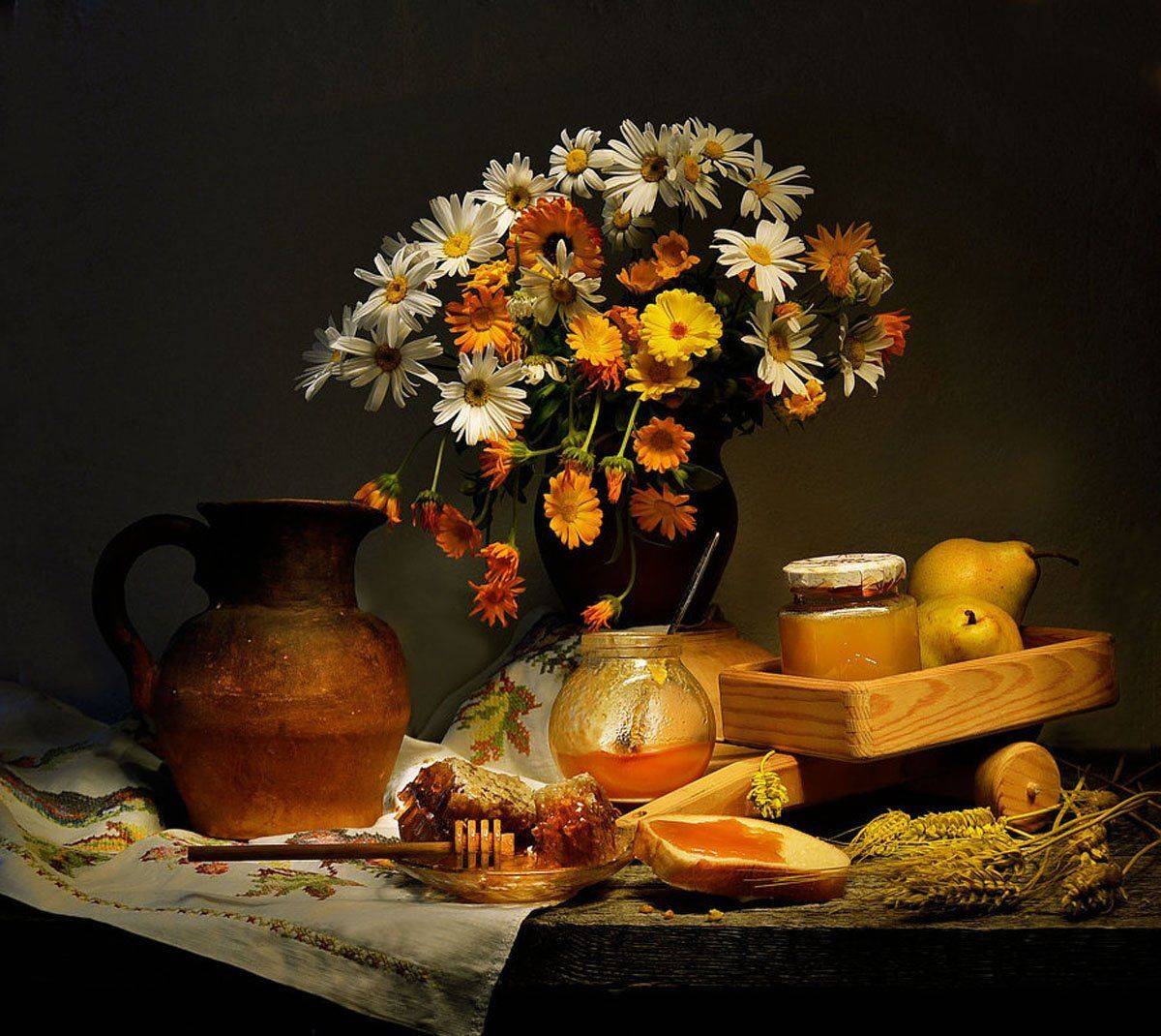 still life, натюрморт, цветы, хлеб, фото натюрморт, соты, ретро, мёд, медовый спас, колоски, керамика, груши, Колова Валентина