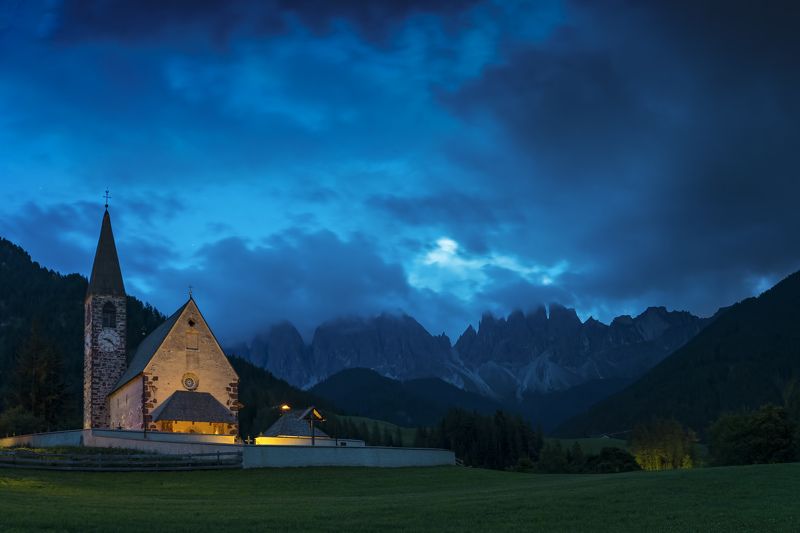 Santa Maddalena, Val di Funes, Dolomites, Italy фото превью