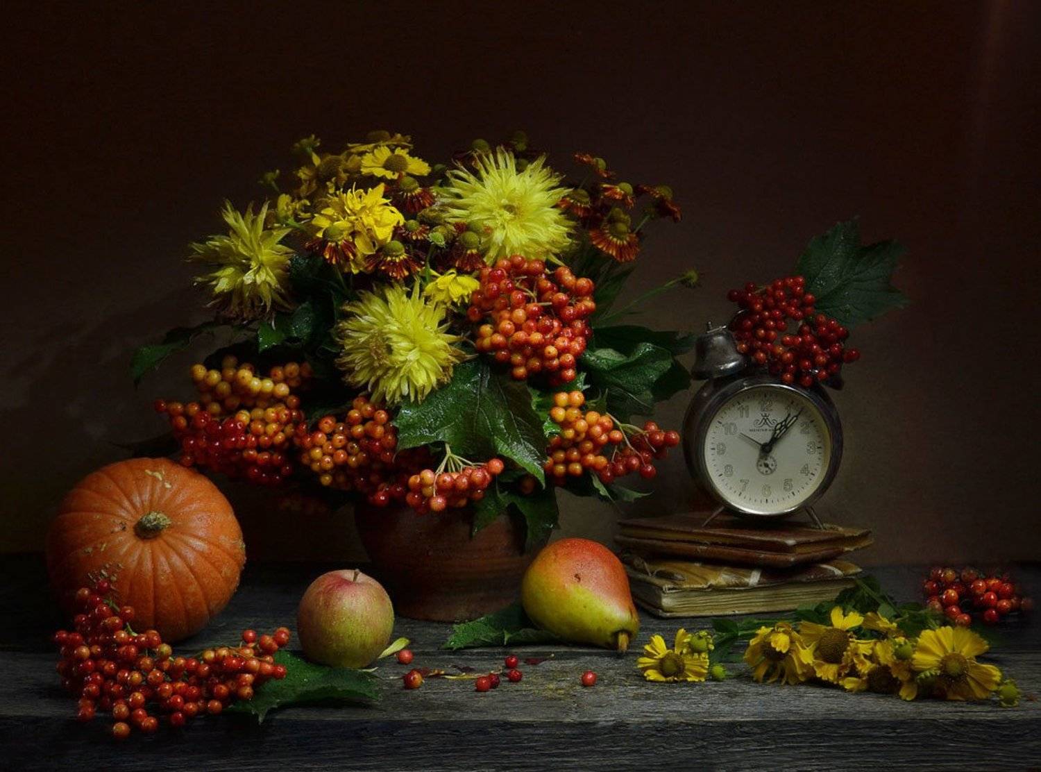 still life, натюрморт,фото натюрморт,цветы,лето, август, калина, георгины, часы, тыква, груши, золотые шары, Колова Валентина