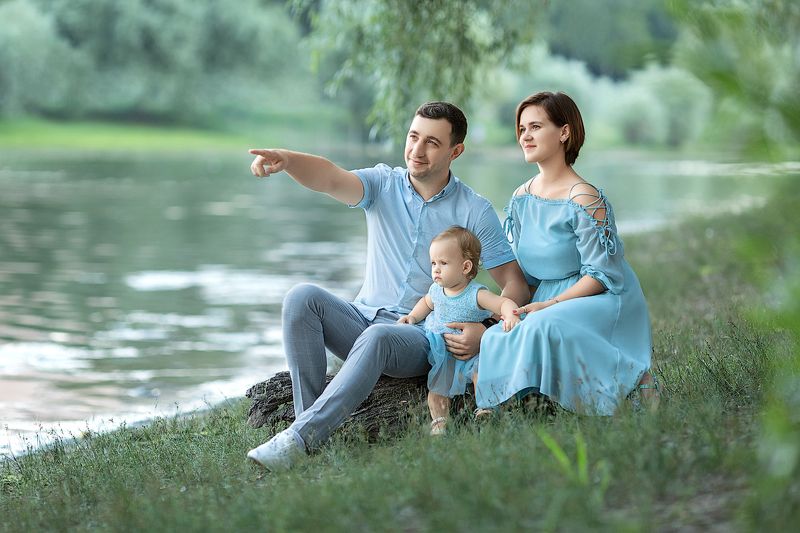 семья, семейная фотография, семейная фотосессия, мама и папа, девочка, радость, радость счастье, детский и семейный фотограф ольга францева, фотосессия, детский фотограф, дети на фото, лето, фотопрогулка, семейное фото Счастье фото превью
