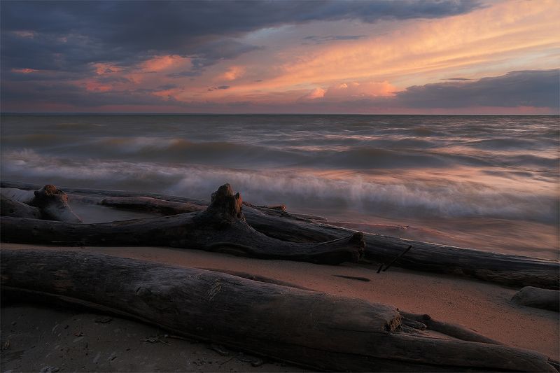 Море закат валежник затон новосибирск бердск небо волны  Обское море на закате фото превью