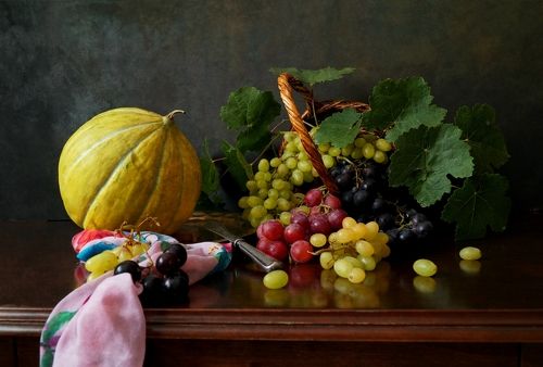 Melon and grapes