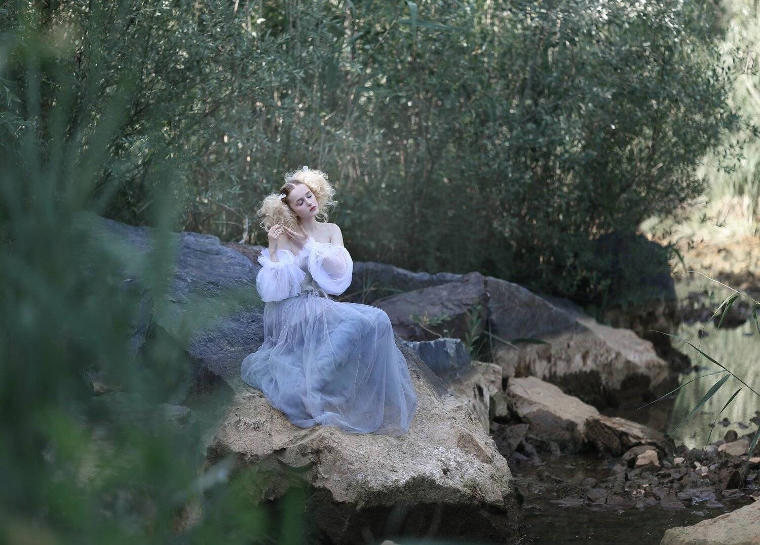 девушка на камнях, берег реки, девушка на берегу реки, камни, девушка, Ирина Голубятникова